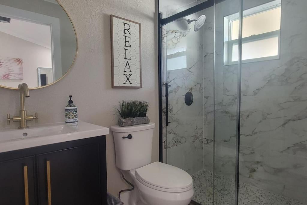Alluring Luxury Oasis, Modern Comfort & Relaxation Wellington Exterior photo